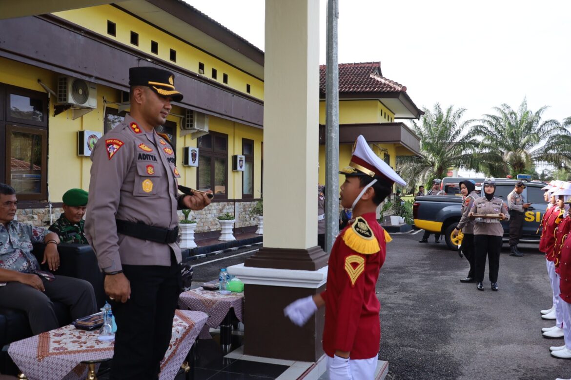 Sat Lantas Polres Bangka Tengah Beri Penghargaan untuk Polisi Cilik Segantara