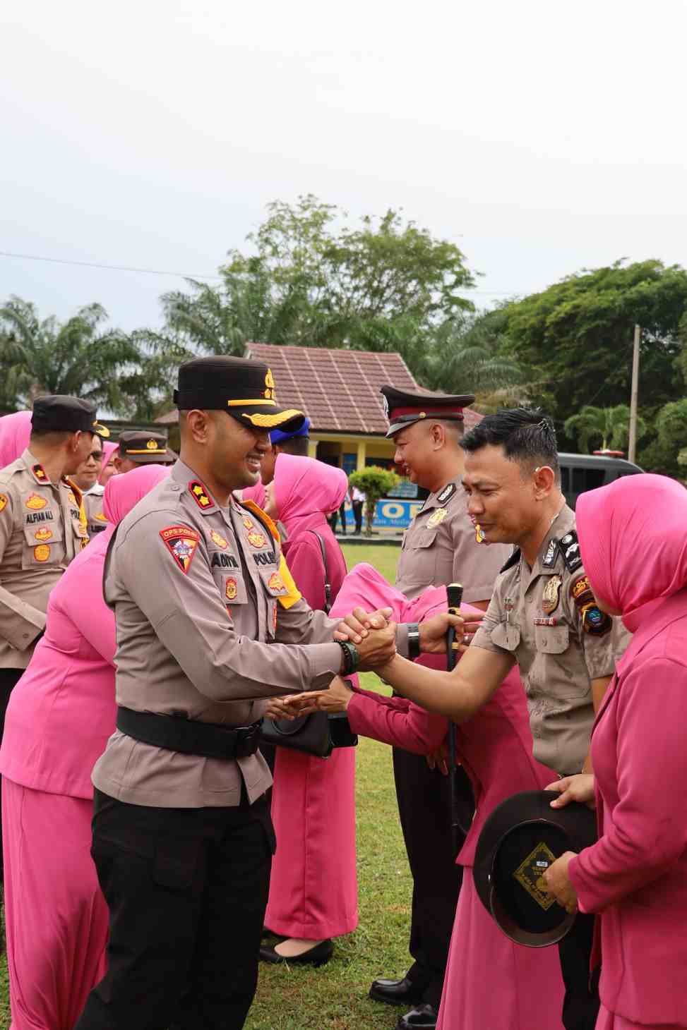 Kapolres Bangka Tengah AKBP Pradana Aditya Nugraha , S.H, S.I.K turut dihadiri oleh Ketua Bhayangkari beserta pengurus Cab.Bangka Tengah serta para pejabat utama dan para Kapolsek jajaran Bangka Tegah.