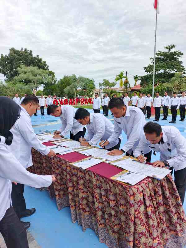 Lembaga Pemasyarakatan (Lapas) Narkotika Kelas IIA Pangkalpinang menggelar Pencanangan Pakta Integritas dan Penandatanganan Perjanjian Kinerja Tahun 2025