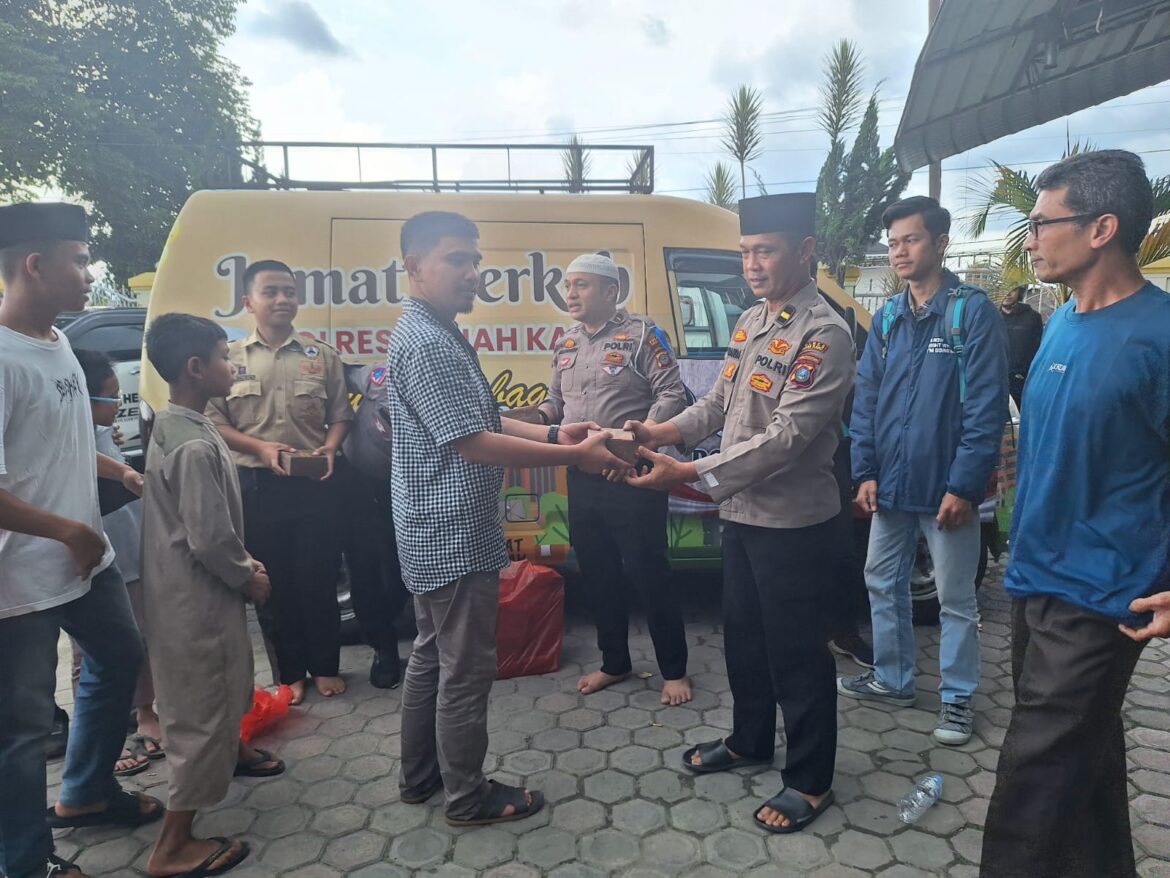 Kapolres Tanah Karo Bersama Jajaran Gelar Program Jumat Barokah dalam Rangka Cooling System dan Kamtibmas Kondusif