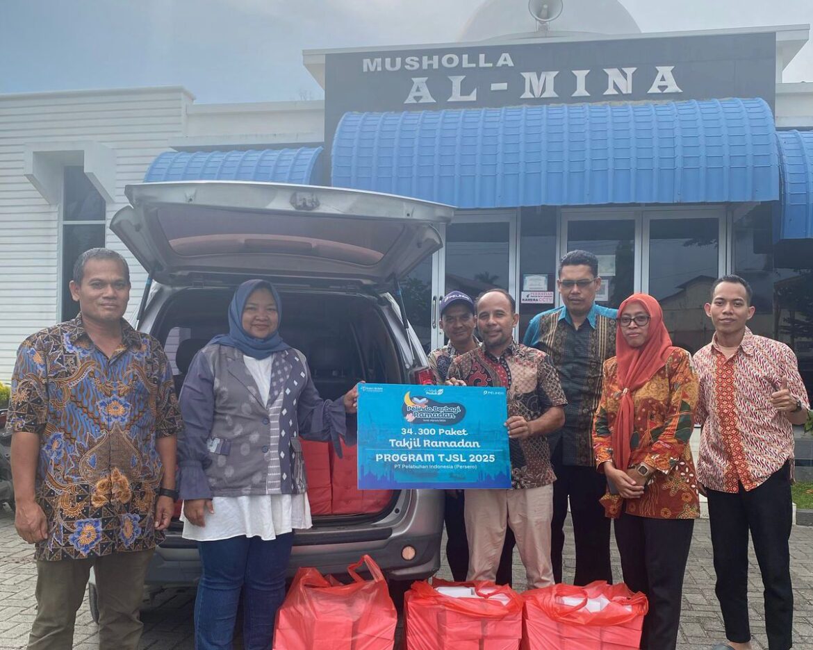 PT Pelindo Regional 1 Belawan Bagikan 350 Paket Takjil dalam Program Pelindo Berbagi Ramadhan 2025