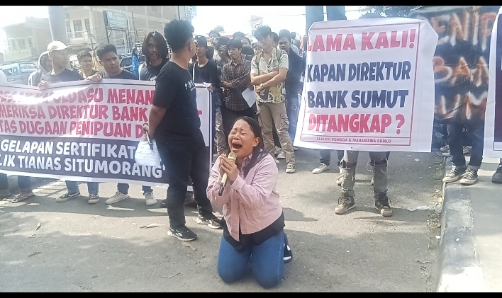 Aliansi Mahasiswa, Aksi Demo  Di Depan Polda Sumut Keluarga Tianas Br. Si tumorang Desak Direktur BANK Sumut Segera Di Tangkap