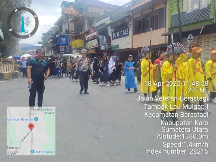 Polsek Berastagi, Amankan Arus Lalulintas saat Pawai Jalan Salib Jumat Agung Gereja GBKP, Desa Rumah Berastagi